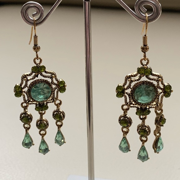 🆕🔥Green Sparkly Medium Chandelier Earrings - Picture 2 of 4